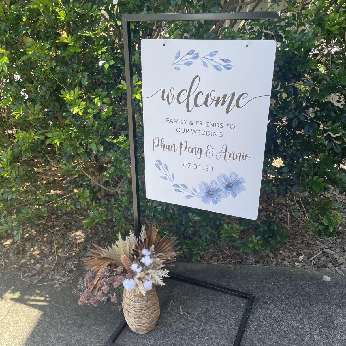 Blue Flowers Welcome Sign - Image 4