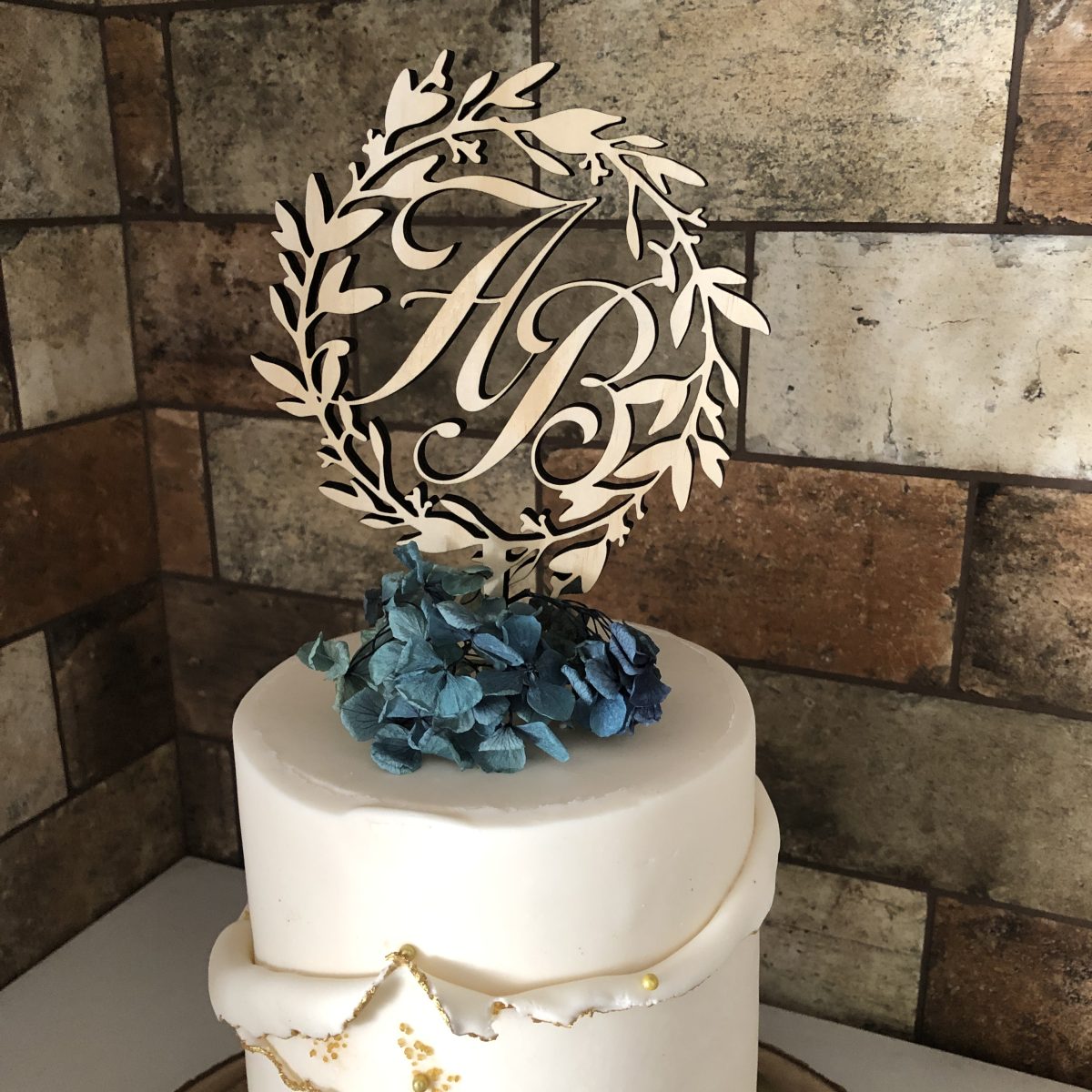 "Initials in Wreath" Cake Topper - Romantic Personlised Wedding Cake Decoration - Image 6