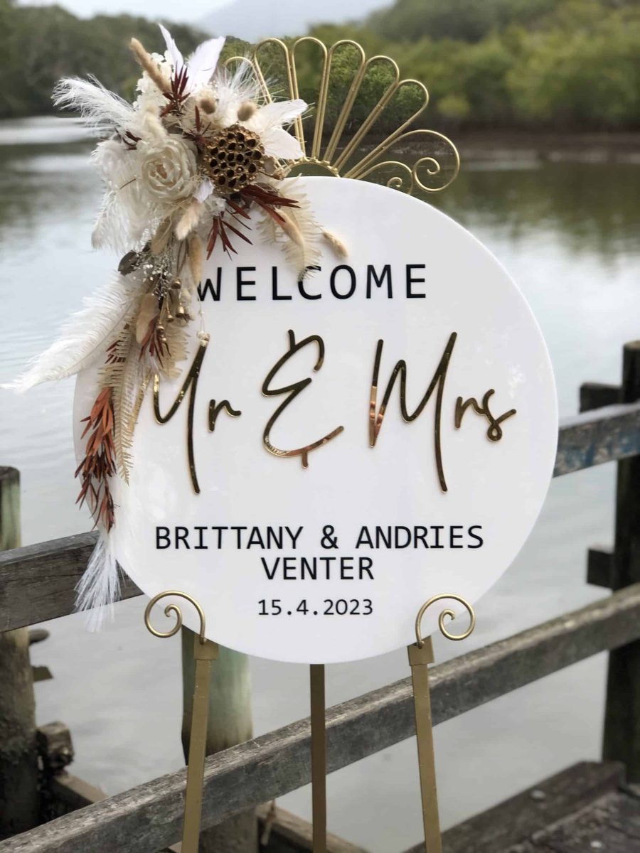 Gold Metal Easel HIRE - Image 2