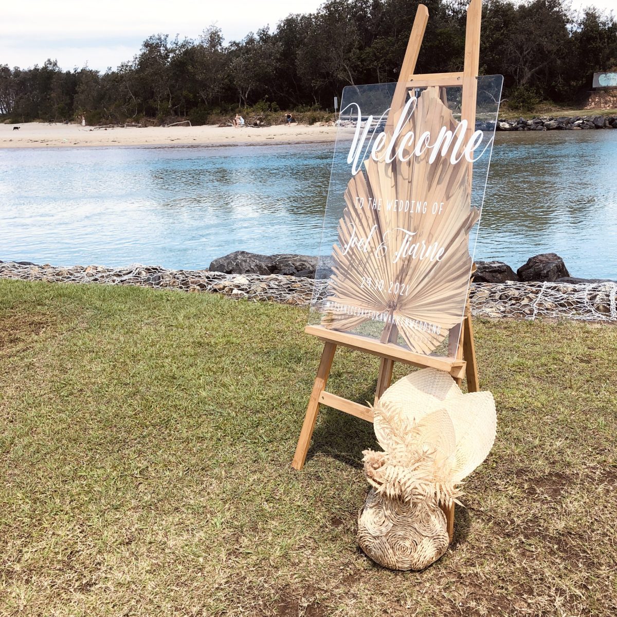 Natural Timber Easel HIRE - Image 3