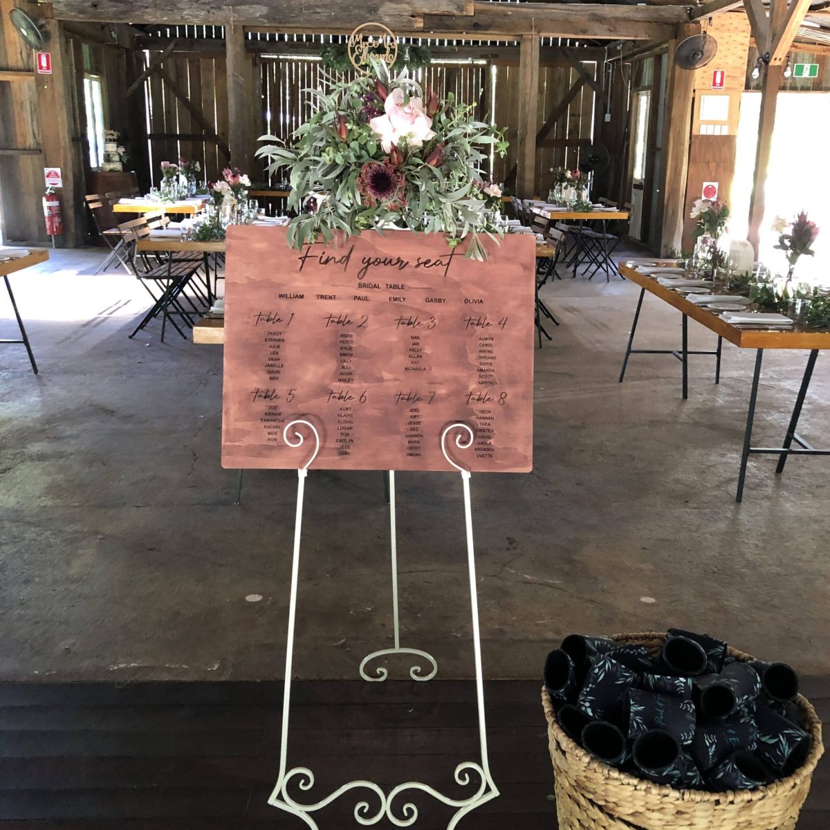 Gold Metal Easel HIRE - Image 11