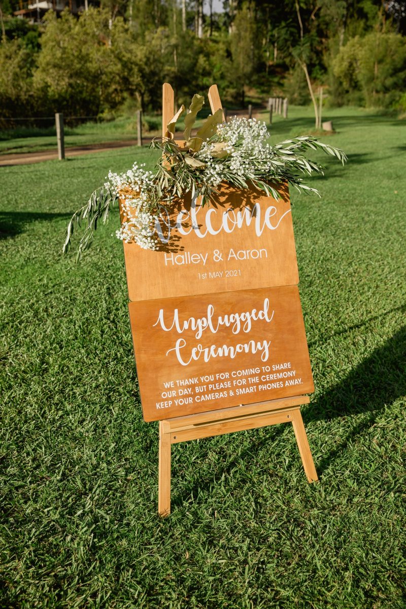 Natural Timber Easel HIRE - Image 2