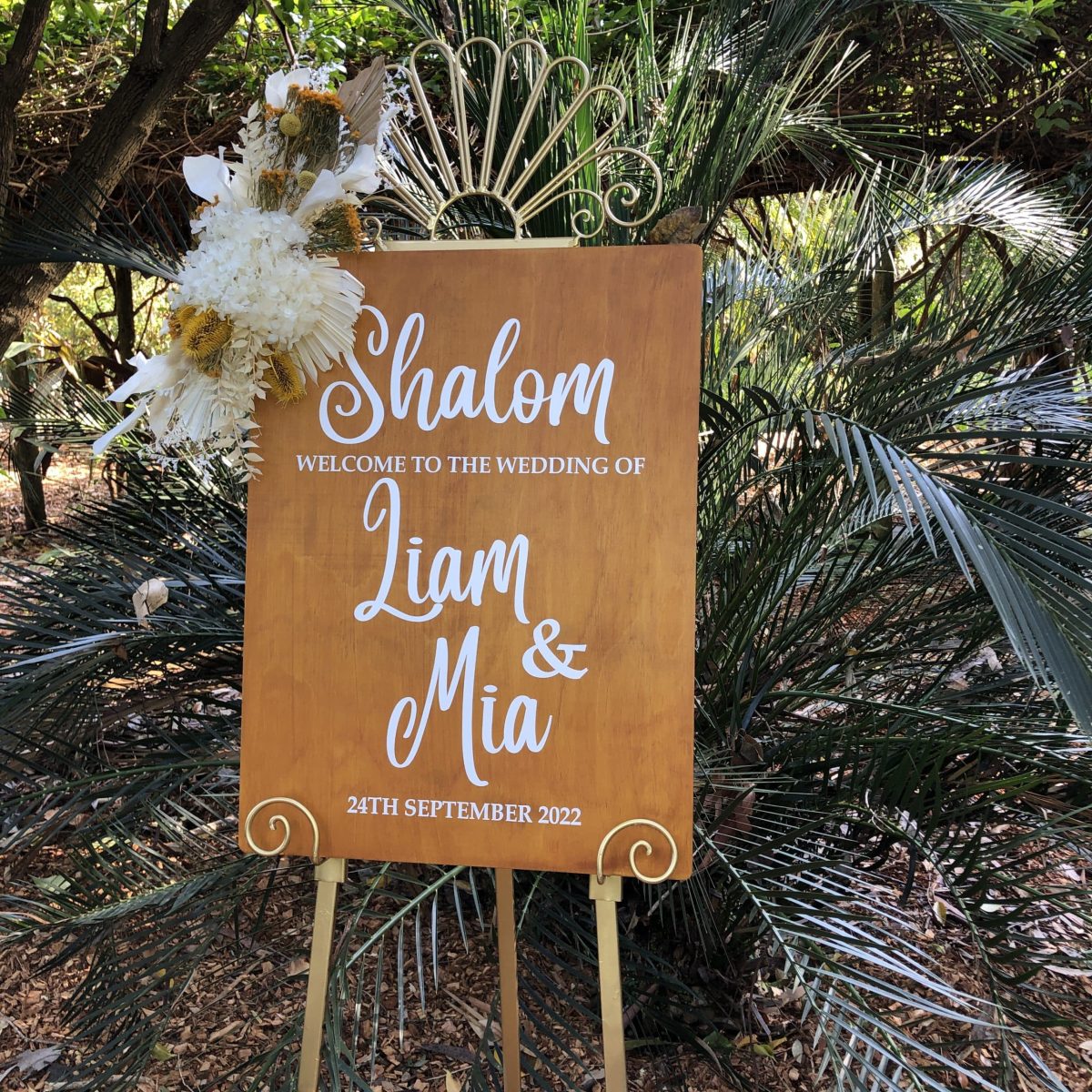 Gold Metal Easel HIRE - Image 5